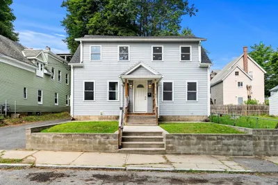 94 Pacific St 1