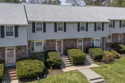 32 Pinebrook Ln #32 1