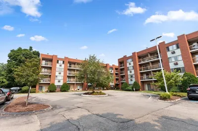 4975 Washington St #218