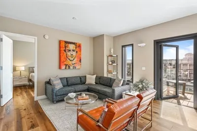 300 Pier 4 Blvd #5L 1