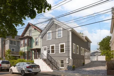 32 Line St