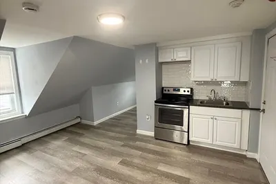 378 Center St #7 1