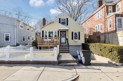 2505 Centre St 1