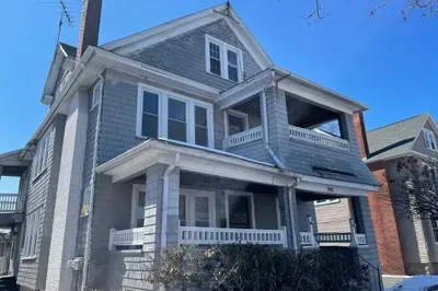910-912 Belmont Ave 1