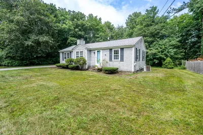 16 Lakeside Dr