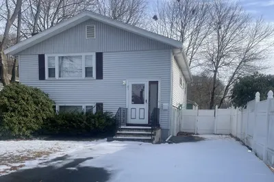 25 Cranston Ave