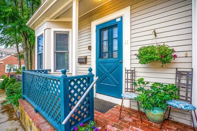 11 Elmwood Avenue #11 1