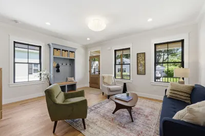 33 Landy Ave 1