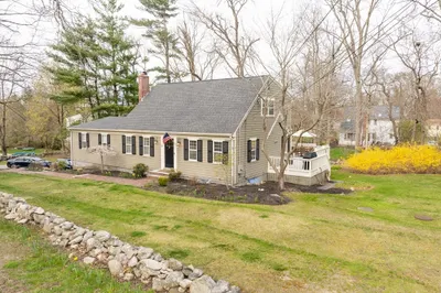 51 Mann Lot Rd 1