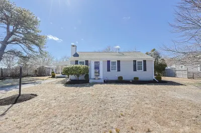 25 Niagara Ln