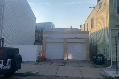 304 Paris St