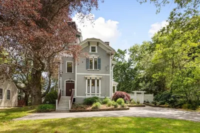 230 Winchester St 1