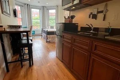 302 Newbury St #7 1