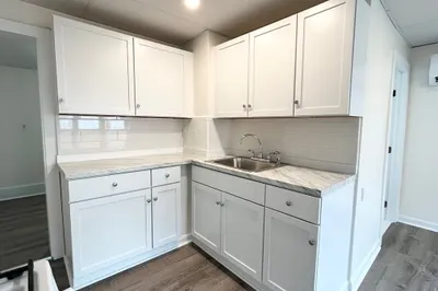 13-1/2 Bluff St