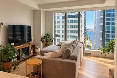 133 Seaport Blvd #1016