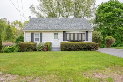 125 Davis Rd 1