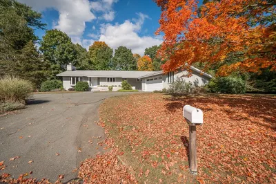 18 Great Pond Rd 1