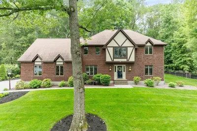 15 Saxon Ln 1