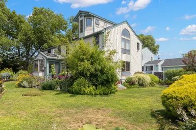 17 Sutton Ave 1