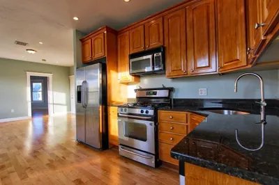 26 Gladstone St #3