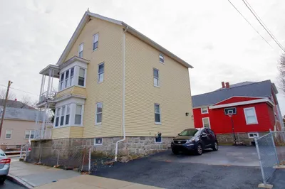 571 Slade St