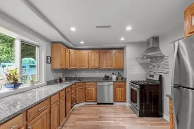 24 Algonquin Rd 1