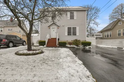 4 Beacon Blvd 1