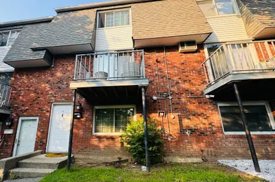 665 Robbins Ave #4