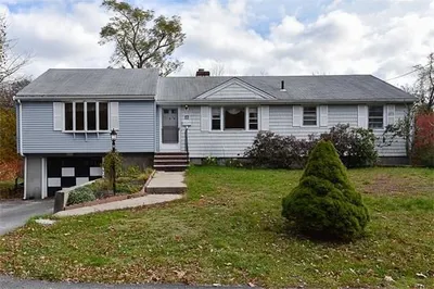 17 Norroway Ave