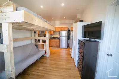 26 Pinckney St #3