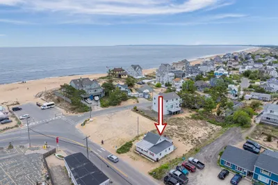 32 Plum Island Blvd 1