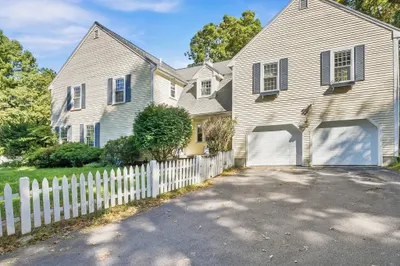 76 Carroll Dr 1