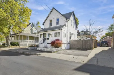 17 Hawthorn Ave 1