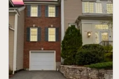 19 Imperial Ct #19 1