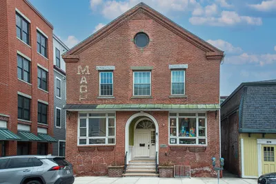 270 Pleasant Street 1