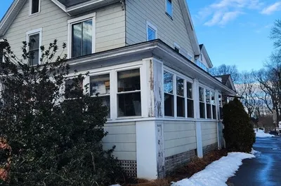 49 Priest St