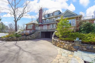 23 Metacomet Rd 1