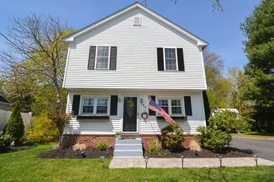 738 N Main St 1