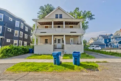 16 Worthen St 1