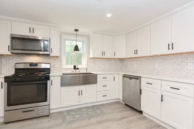 8 Roberts Rd 1