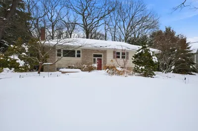 7 Baskin Road 1
