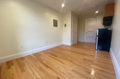 302 Newbury St #10