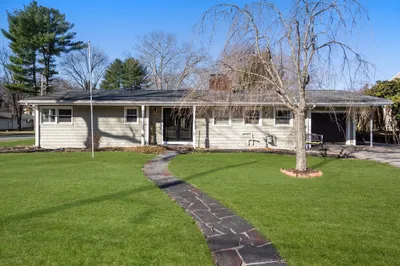 152 Country Club Ln 1