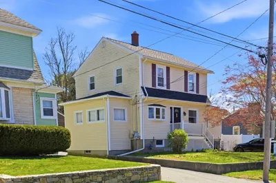 90 Sweetbriar Ave 1