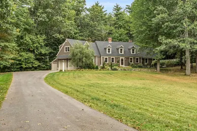 4 Colonial Drive