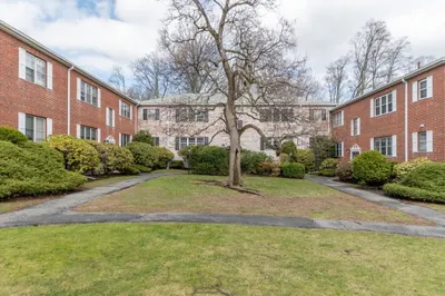 121 Lake Shore Rd #2