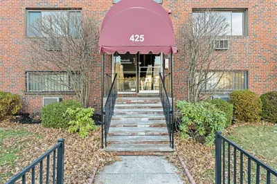 425 S Huntington Ave #6
