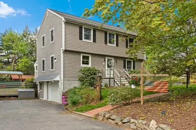 7 Byfield Rd 1