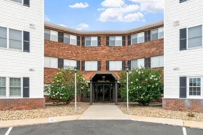 45 Christopher Dr #318
