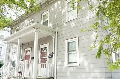 27 Bourne St